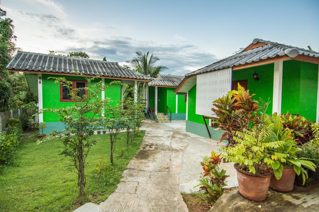 Sarm Mork Guest House Mae Hong Son Extérieur photo
