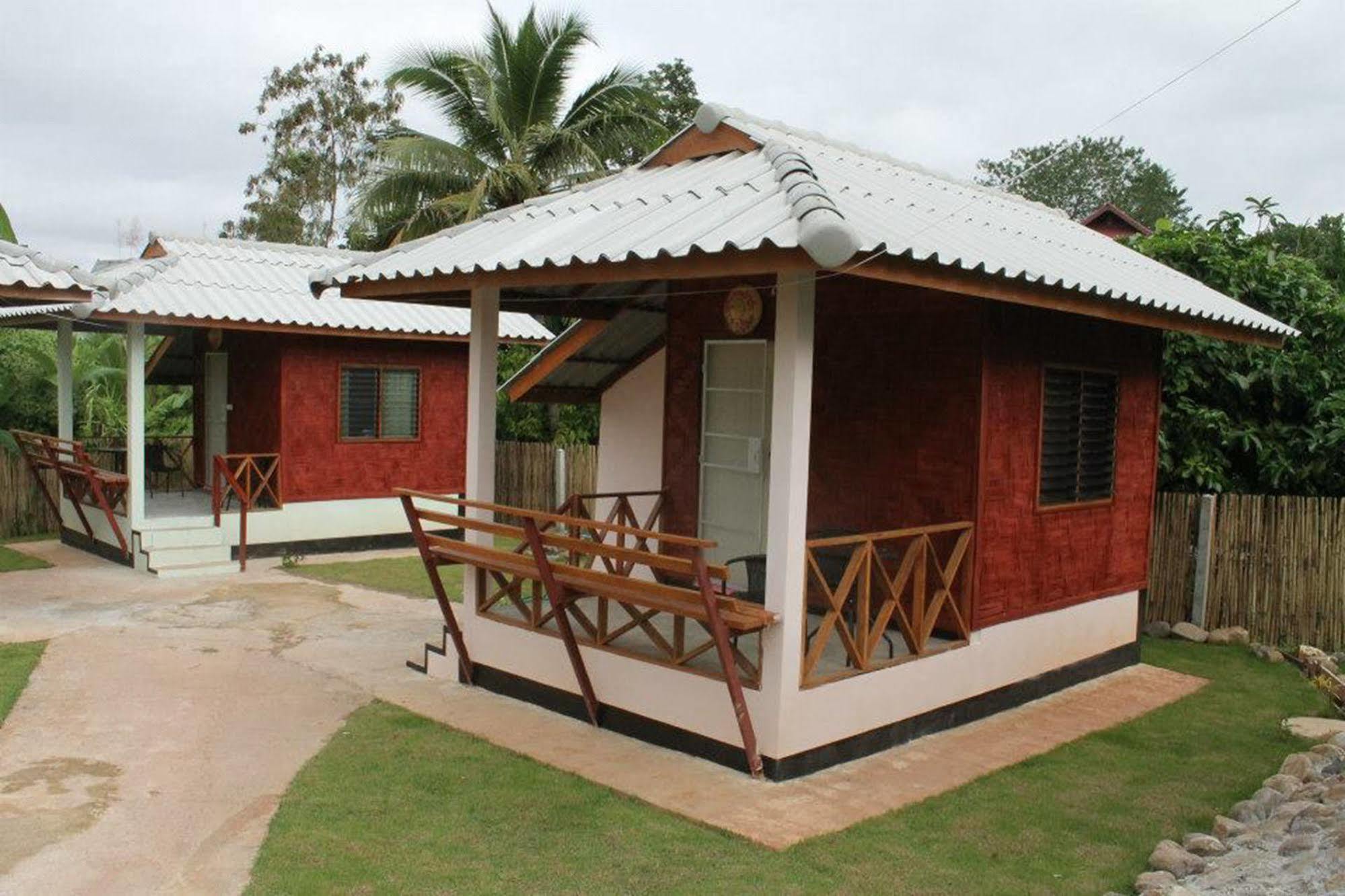 Sarm Mork Guest House Mae Hong Son Extérieur photo